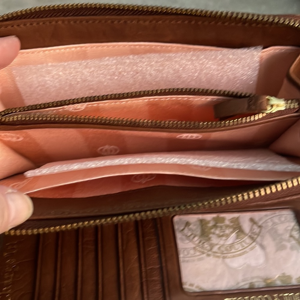 Juicy couture wallet. NWT - Picture 3 of 4